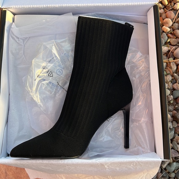 Teoy Dress Booties - Picture 6 of 9